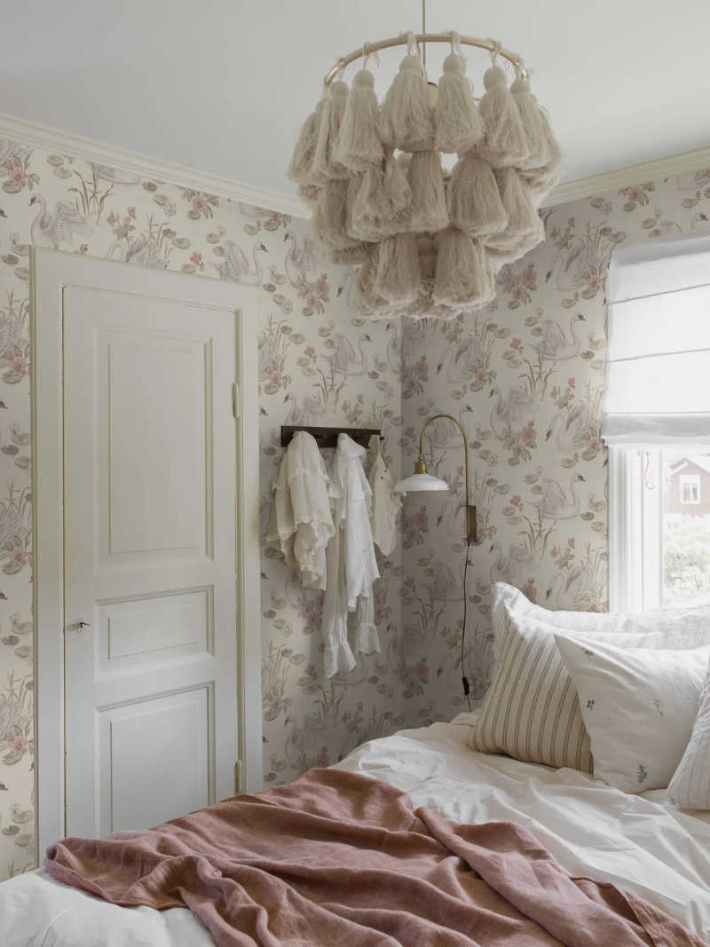 6924_LilySwan_Roomshot_3