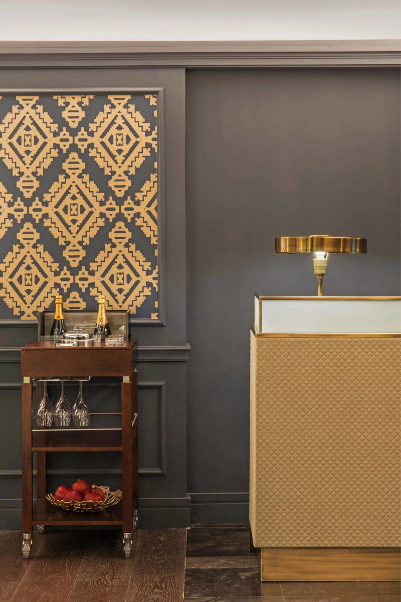 Noël & Marquet NMC – listwy dekoracyjne w eleganckim salonie Warszawa Noël & Marquet NMC listwy dekoracyjne – elegancka aranżacja salonu z belgijską sztukateria, Warszawa